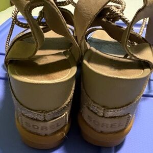 Sorel Women's Beige and Tan Sandals